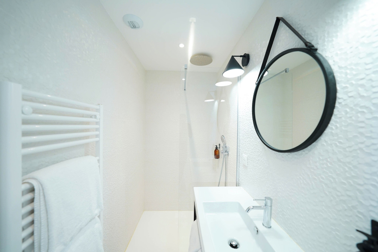 Bathroom 5, La Maison Galiène, Gironde