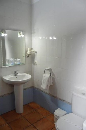Bathroom 5, Hotel Paquita, Cádiz