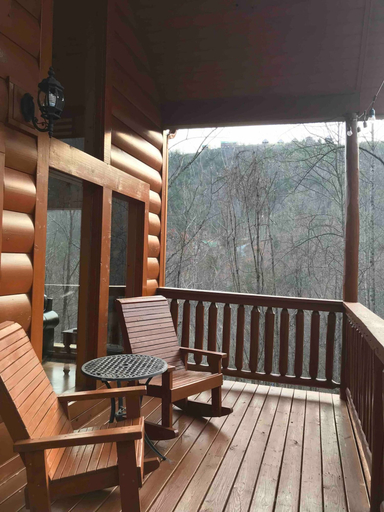 BBQ/picnic area, Beautiful Cabin w hot tub Sauna Pool Table, Sevier