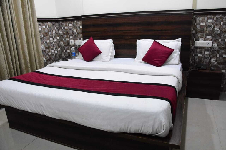 Bedroom 2, Hotel Ambassador, Reasi