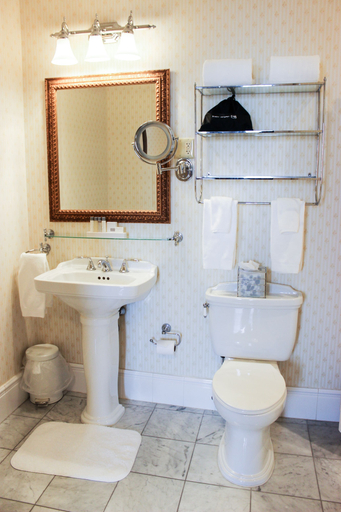 Bathroom 4, Hotel Providence, Providence