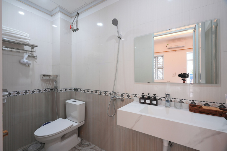 Bathroom, New Sky Hotel, Ninh Bình