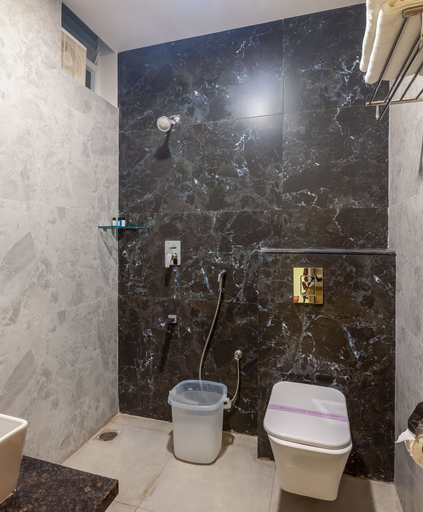 Bathroom 5, Anantharaa Hotel, Tiruvannamalai