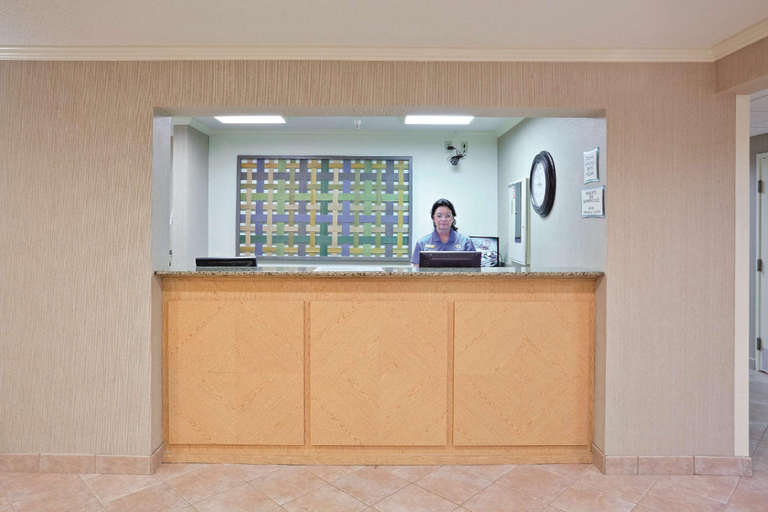 Public Area 2, La Quinta Inn & Suites by Wyndham Mansfield OH, Richland