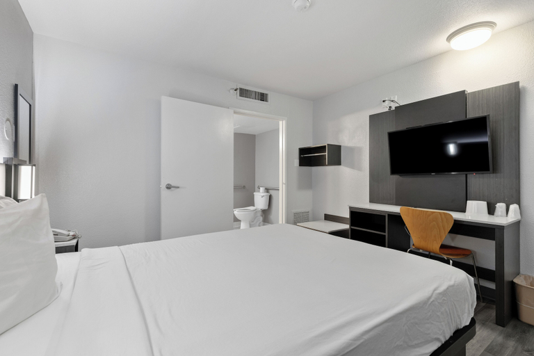 Bedroom 3, Motel 6 Oceanside, CA, San Diego