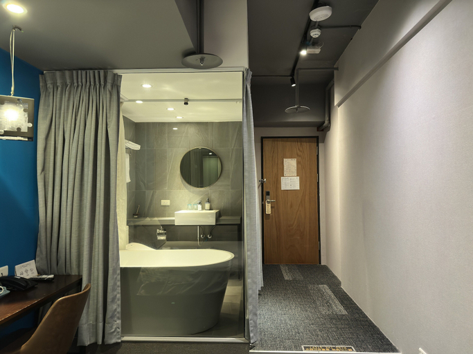 Bathroom 16