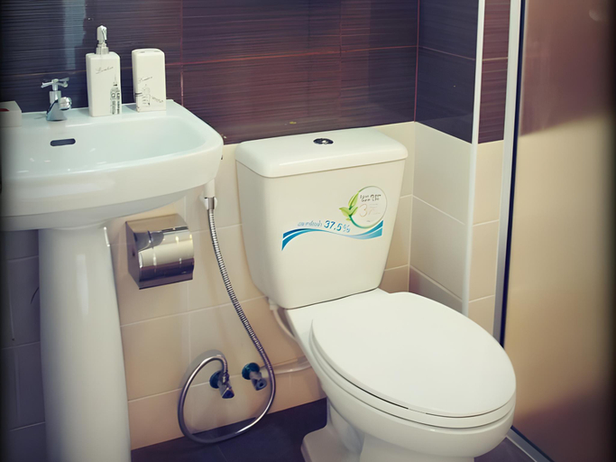 Bathroom 4, Wealth 30th Apartments, Phra Khanong