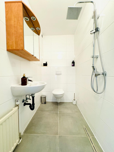 Bathroom, Affordable 4BR Apt Walk to FAC Platz, Wien