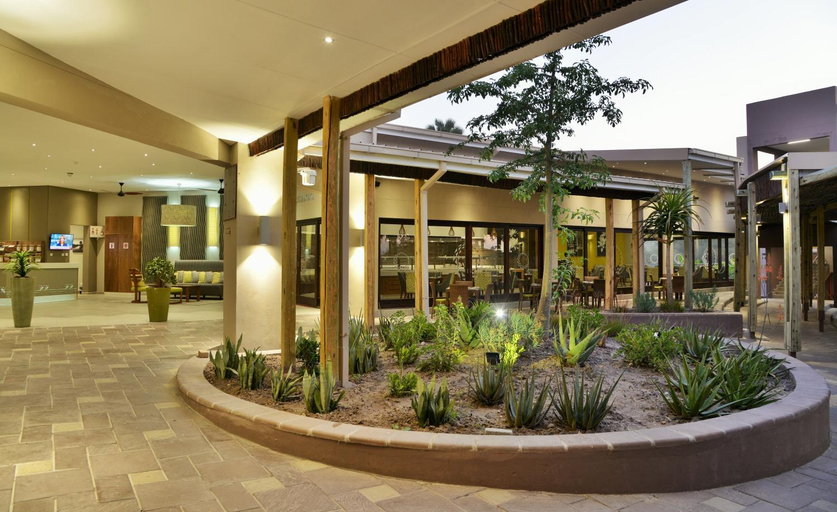Exterior & Views