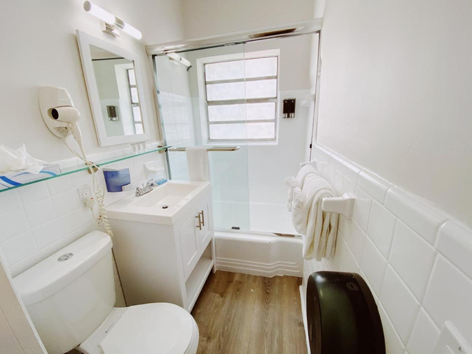 Bathroom 2, Miami International by Lowkl, Miami-Dade
