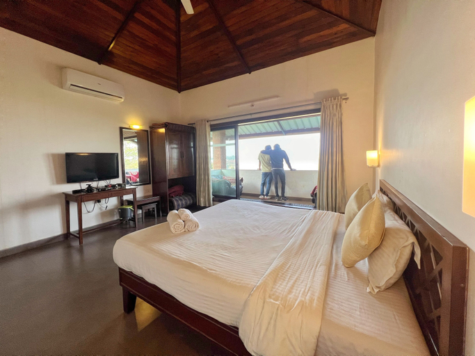 Bedroom 1, Amore Villa, Satara