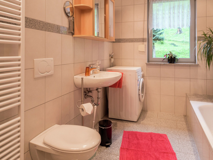 Bathroom 3, Apartment on a Farm on the Edge of the Forest, Ortenaukreis