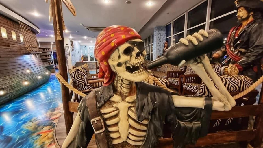 Food & Drinks 5, Pirates Resort Mamaia, Constanta