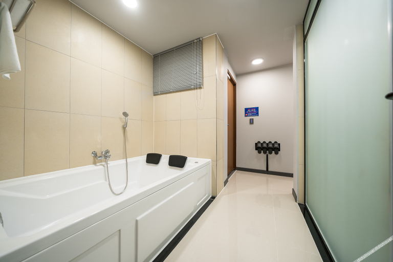 Bathroom 4, Gwangju Drive-in Hotel Sun Motel, Gwangju