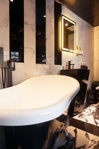 Bathroom 5, Star City Hotel, Kowloon