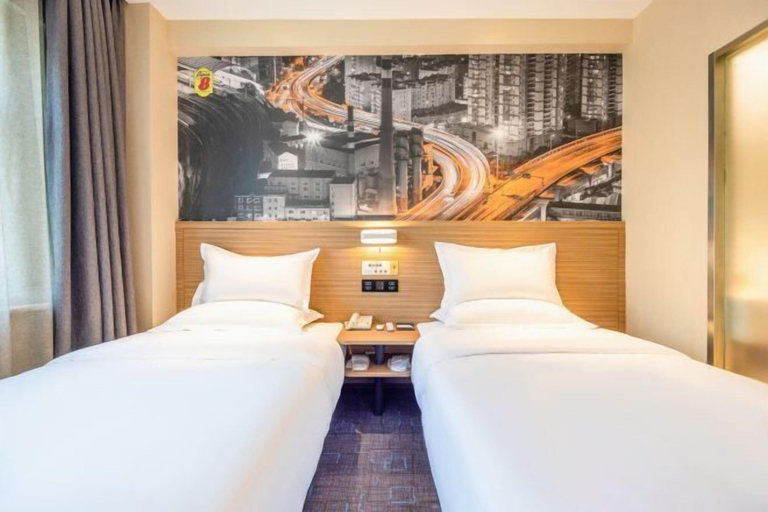 Bedroom 3, Super 8 Collection Hotel (Lanzhou Railway Station Hongxingxiang Subway Station), Lanzhou