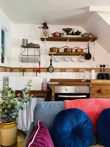 Interior 3, The Pepper Pot Sleeps 4 Sunlit Garden, Devon