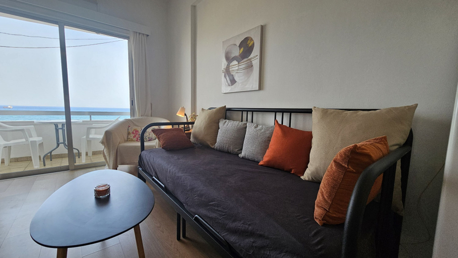 Room 2, 119 LCA - Stay Dreamy Seaside Apartment, Larnaca