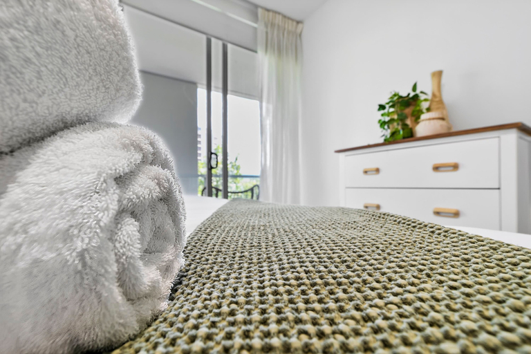 Bedroom 4, Coastal Harbour Lights -pool Gym Prime Location, Cairns