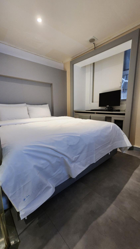 Bedroom 3, Sinchon Lets stay, Seodaemun