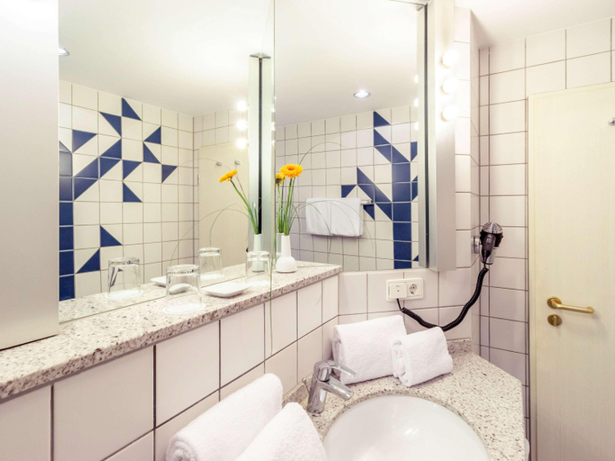 Bathroom 3, Mercure Hotel Koeln City Friesenstrasse, Köln