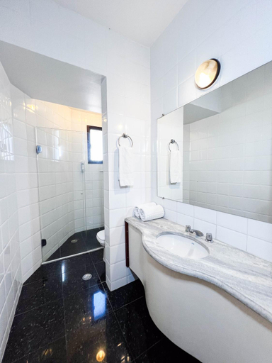 Bathroom 16