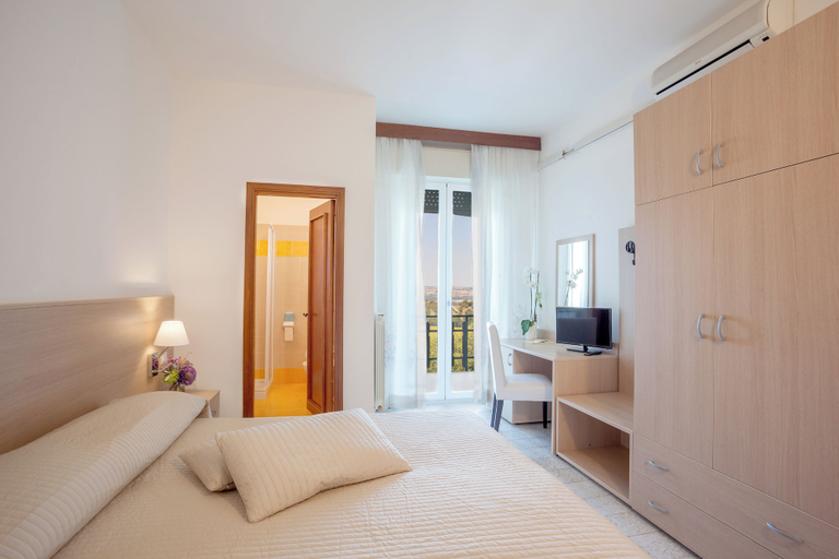 Others 5, Hotel La Cantinella, Ancona