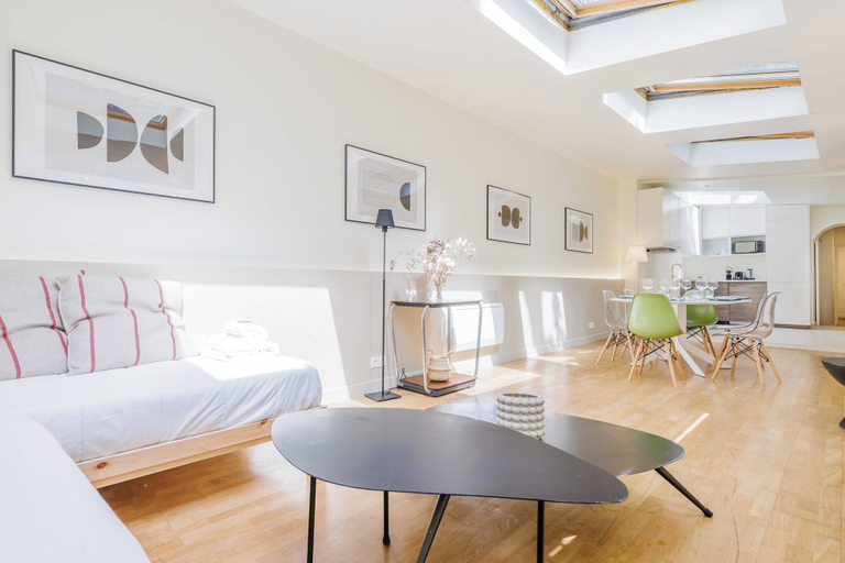 Living area, Paris 19th: Urban Atmosphere, Paris
