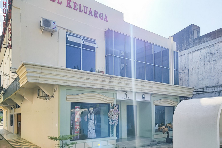 Exterior & Views 2, RedDoorz @ Hotel Keluarga Bangko, Merangin