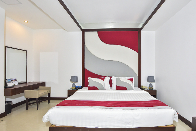 Bedroom 3, Independence Hotel by Dara, Sihanoukville