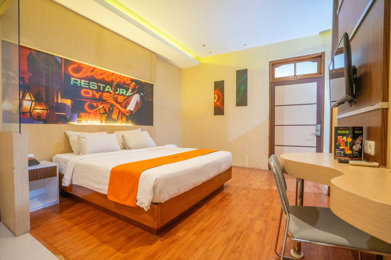 Bedroom 2, VOTEL Kartika Abadi Madiun by AZANA, Madiun
