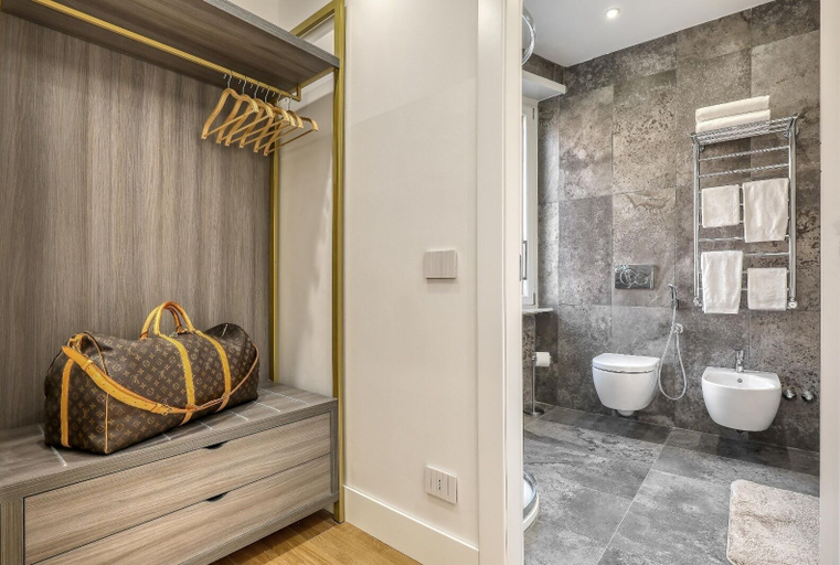 Bathroom 3, Gallery Suite, Rome