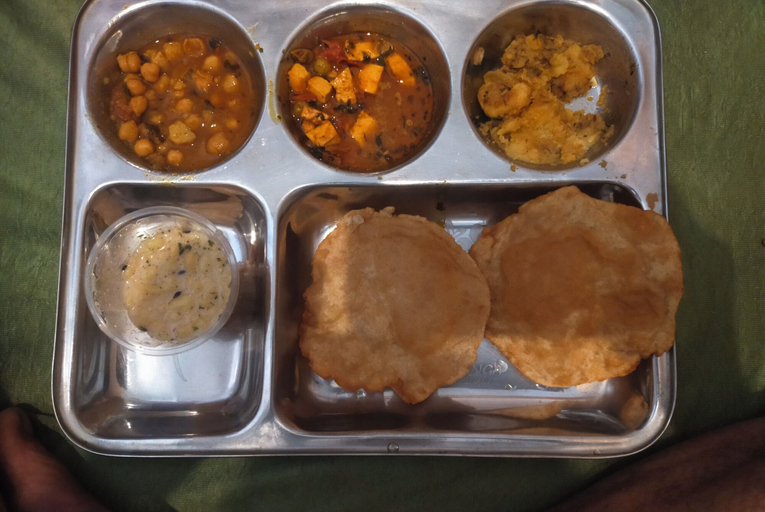 Food & Drinks, Hotel ved, Mathura