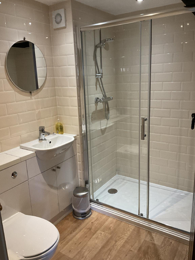 Bathroom 4, The Bell Inn, Gloucestershire