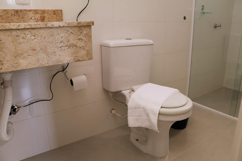 Bathroom 3, POUSADA GERMANICA, Marcionilio Dias