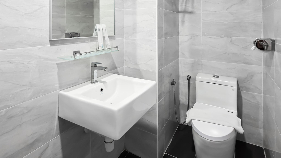 Bathroom 16
