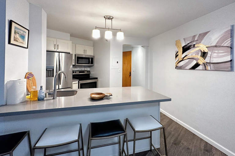 Others 4, Condotel with Free Parking Wifi Central AC, Honolulu