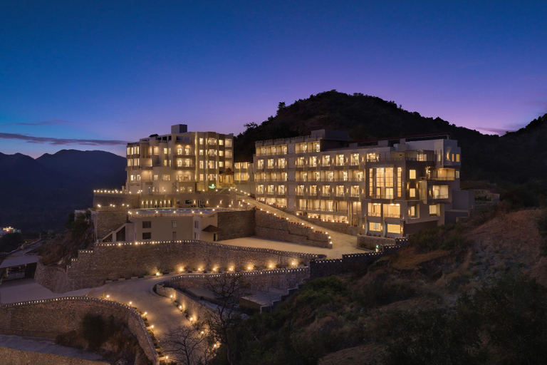 Exterior & Views