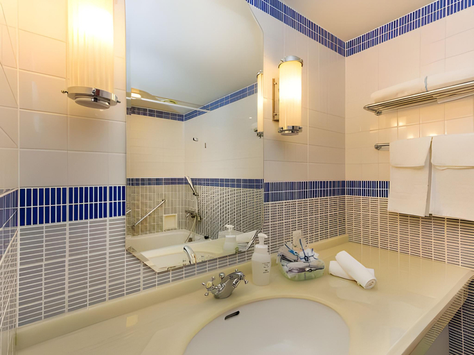 Bathroom 7