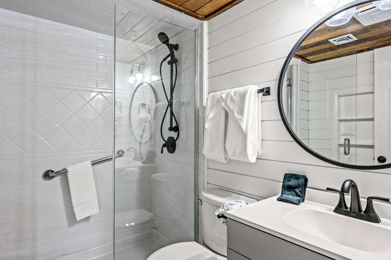 Room 3, Luxe Condo - Mountain Views - Pool Hot Tub Sauna, Sevier