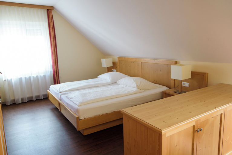 Bedroom 2, Hotel Landgasthof Linde, Bodenseekreis