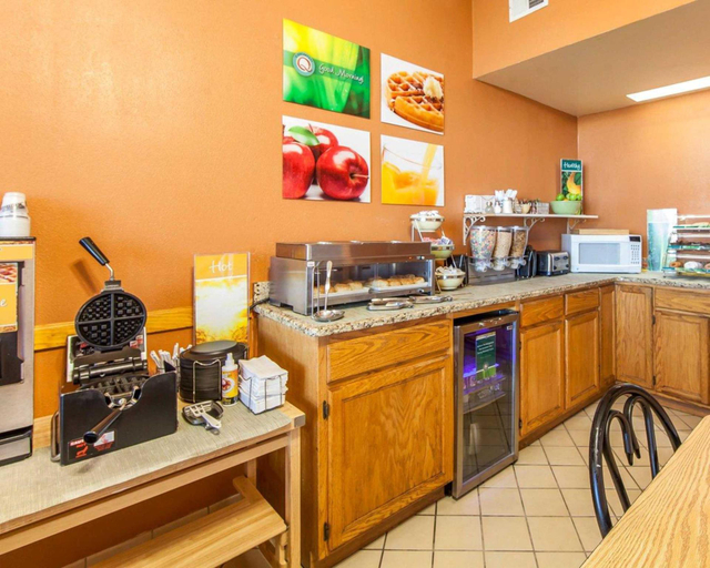 Food & Drinks 5, Quality Inn Maysville Area, Mason