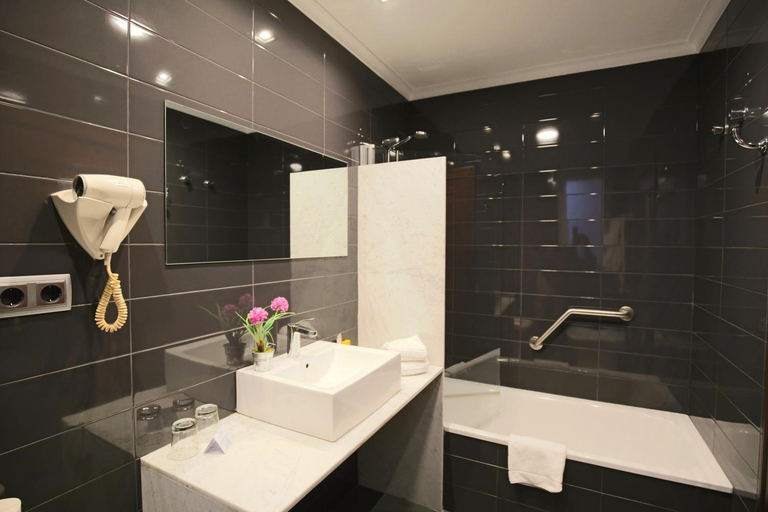 Bathroom 3, Gran Hotel Espana, Asturias