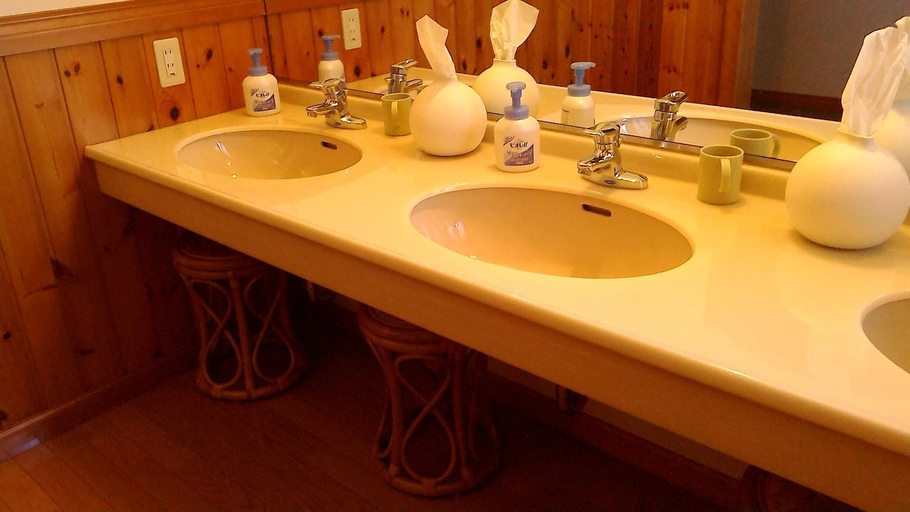 Bathroom 4, Pension Come, Minamiuonuma