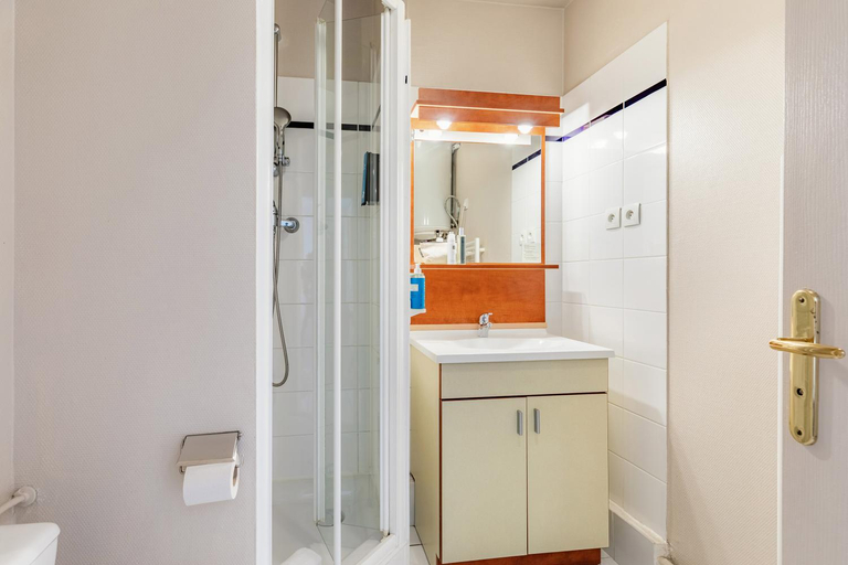 Bathroom 4, Appart'City Classic Lyon Villeurbanne, Rhône