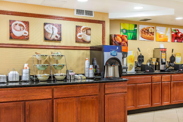 Food & Drinks 5, Quality Inn & Suites Middletown - Newport, Newport