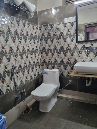 Bathroom, Central Hotel, Anantnag