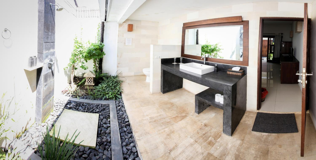 Bathroom 4, Tir Na Nog, Lombok