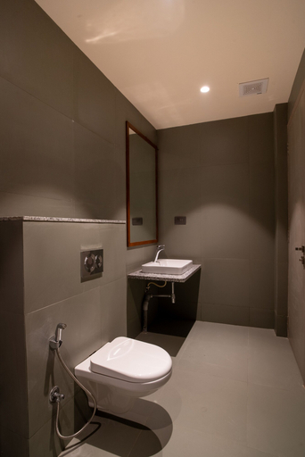 Bathroom 4, Hotel Shagun Farm Raipur, Raipur