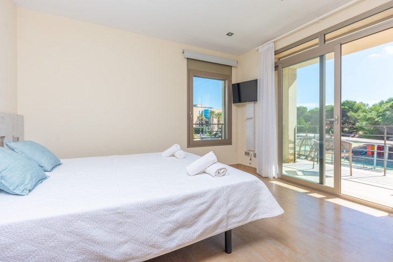 Room 5, Antonia - House In Can Picafort. Free Wifi, Baleares